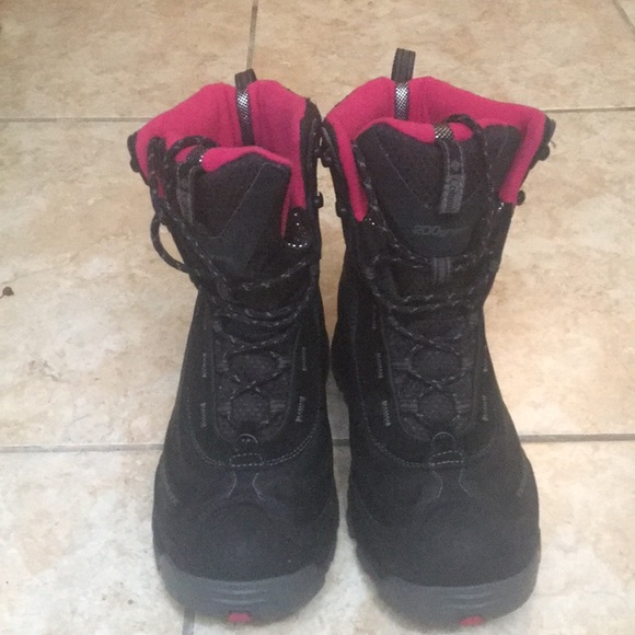 Colombia Waterproof Snowboots - Picture 3 of 4